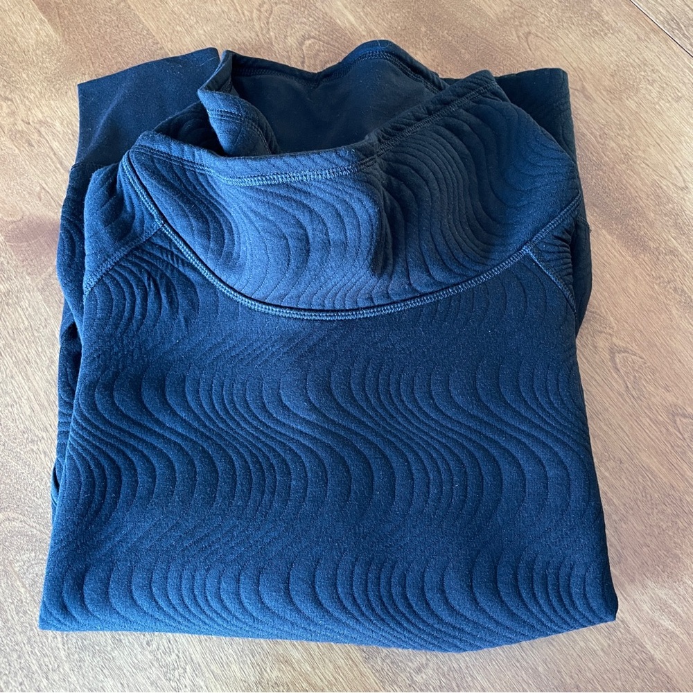Avera Women’s Pullover Size XL, Sporty & Stylish, Excellent Condition